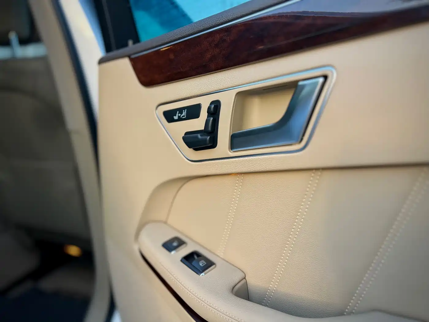 Mercedes-Benz E-Class 2011 E 300 L Elegance фото 21