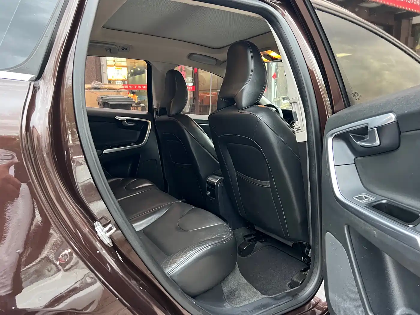 Photo 10 - Volvo XC60