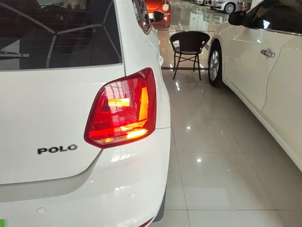 Volkswagen Polo 2016 1.4L Automatic Trend фото 8