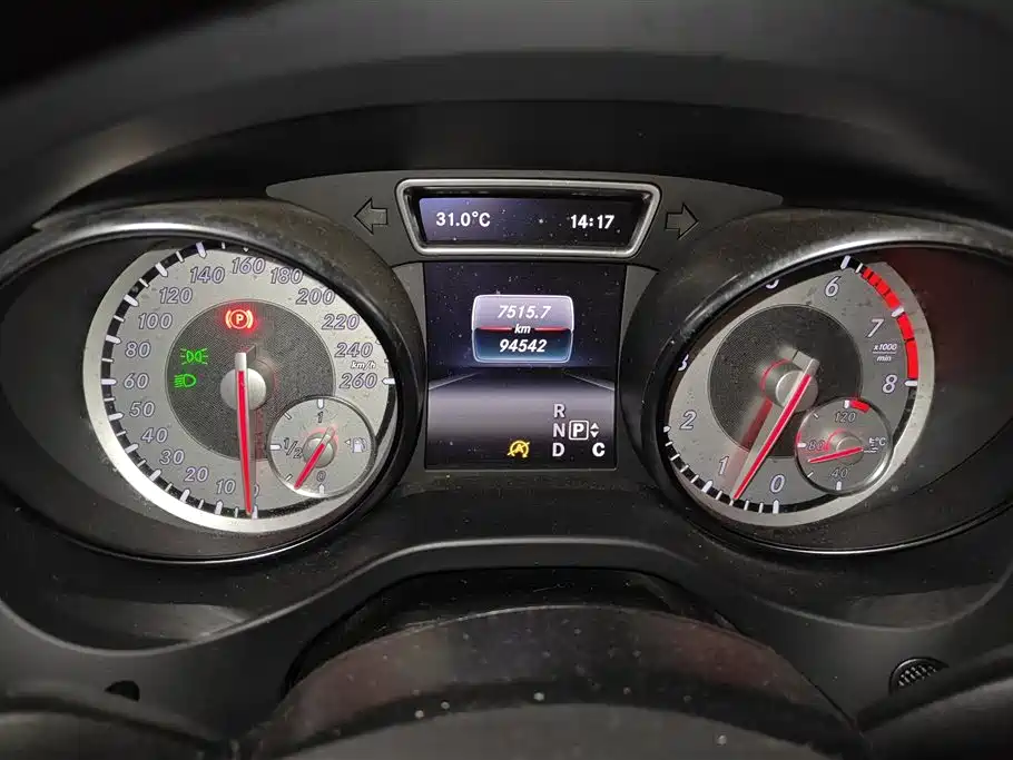 Mercedes-Benz GLA 2016 GLA 200 Dynamic фото 13