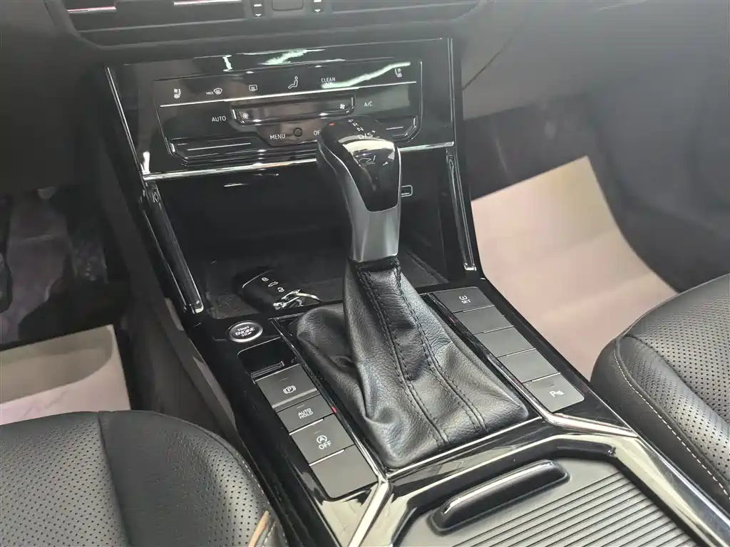 Volkswagen Passat 2019 330TSI Luxury Edition China VI фото 15