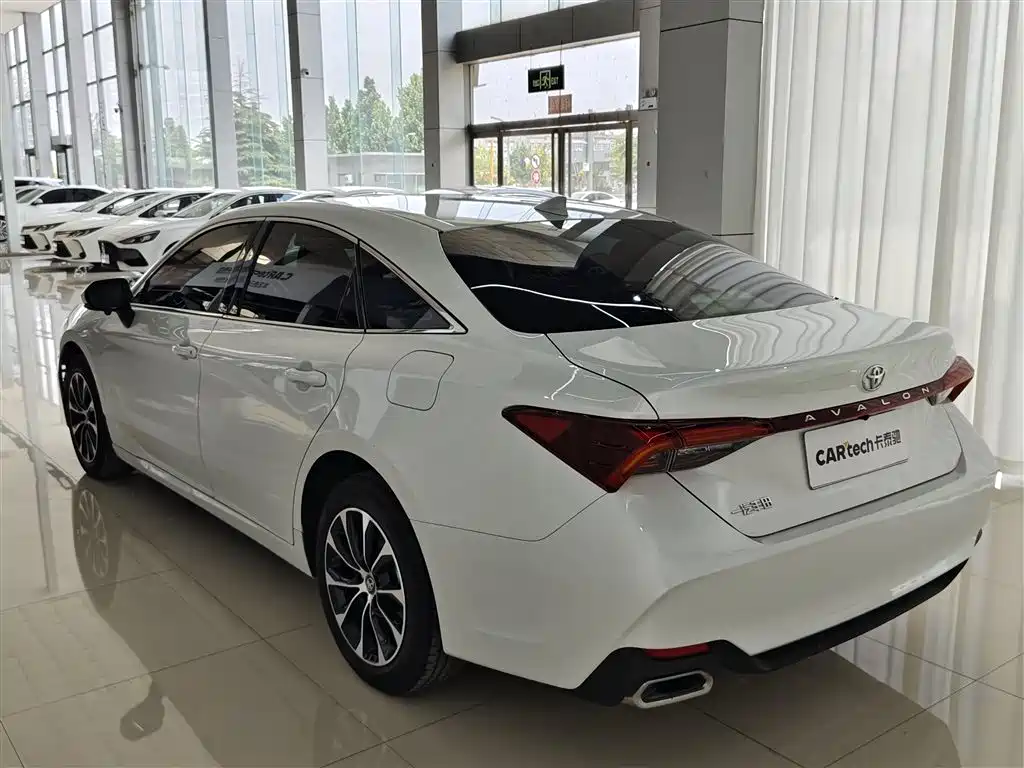 Toyota Avalon 2023 2.0L Luxury Edition фото 14