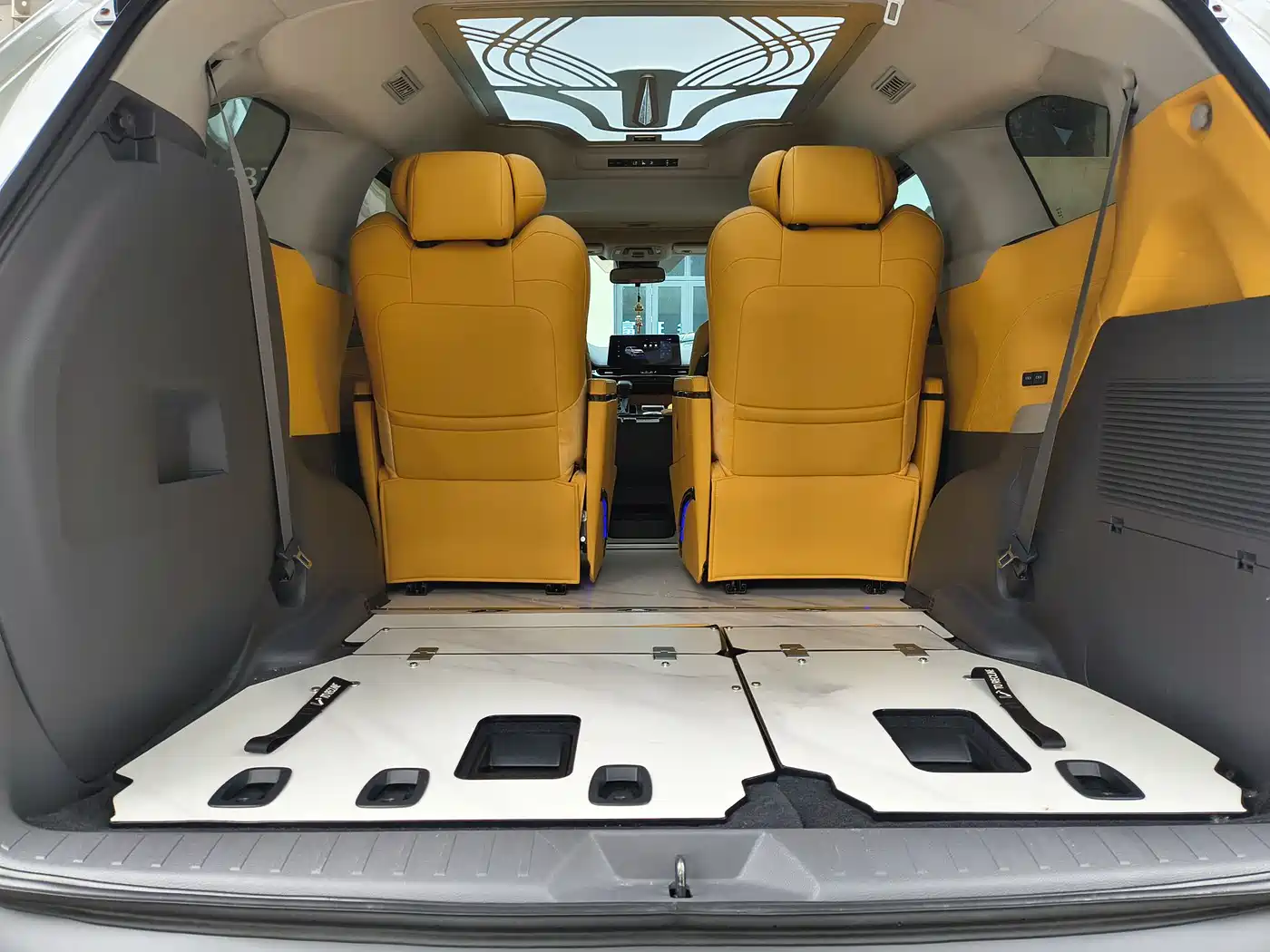 Toyota Granvia 2024 2.5L Hybrid Comfort фото 8