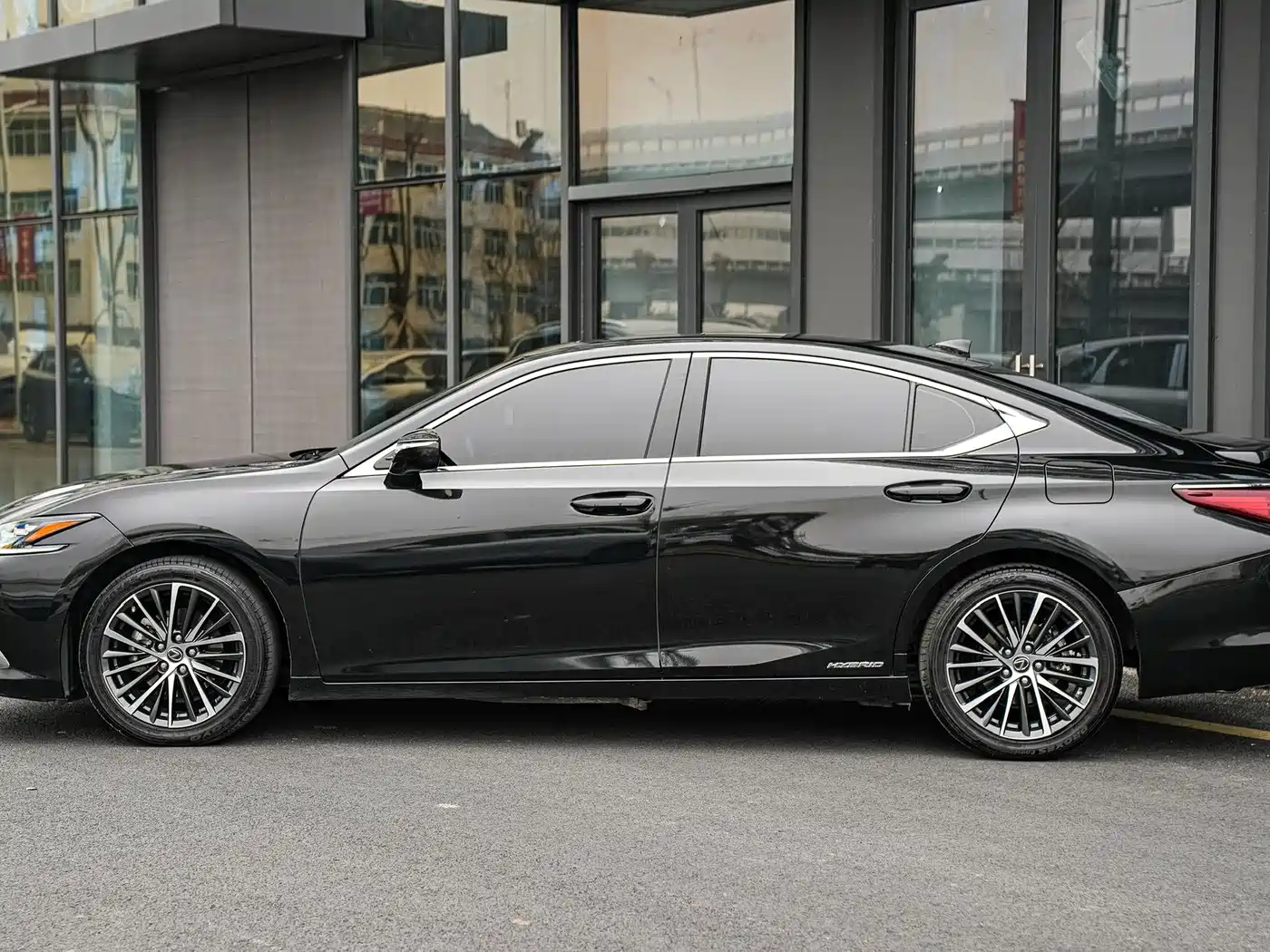 Lexus ES 2021 300h Luxury Edition фото 7