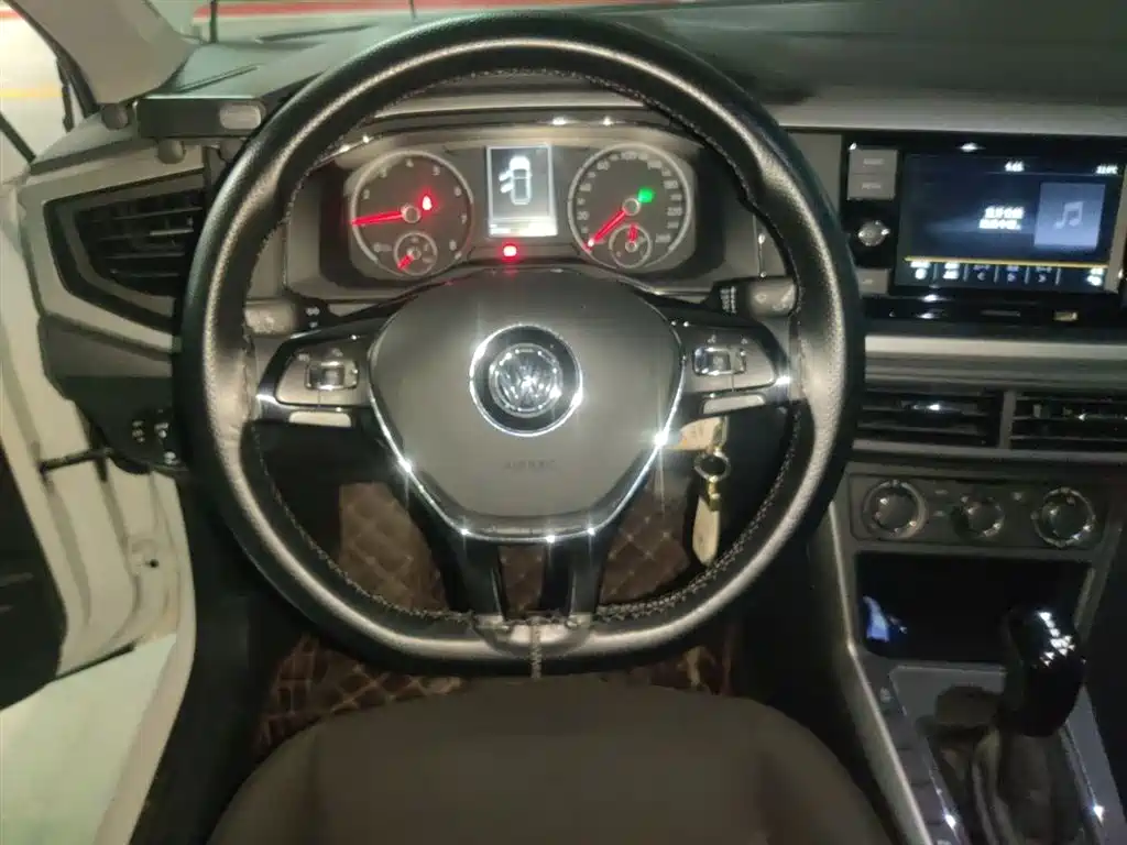 Volkswagen Polo 2019 Plus 1.5L Automatic Panorama Enjoyment Edition фото 6