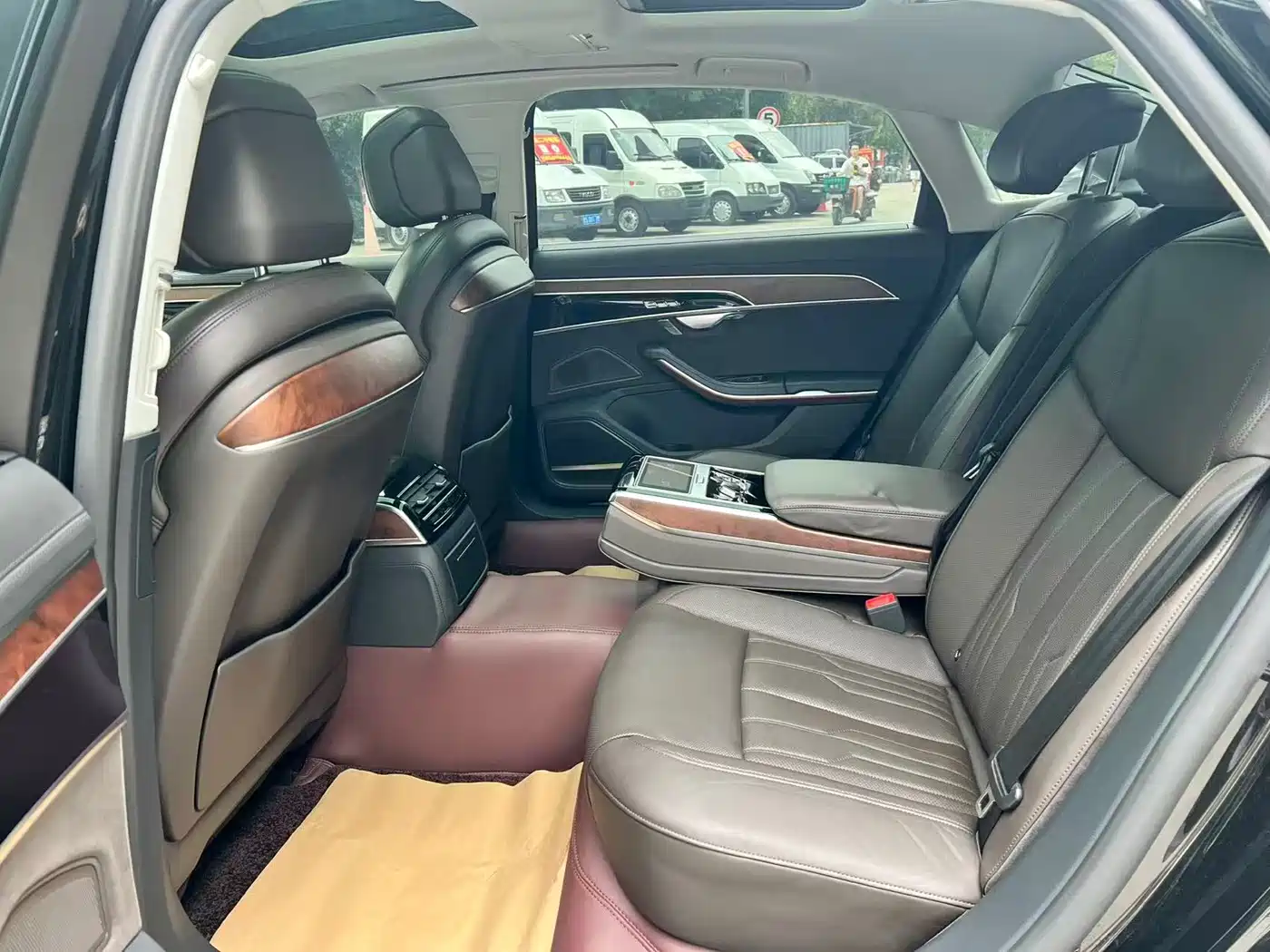 Фото 6 - Audi A8