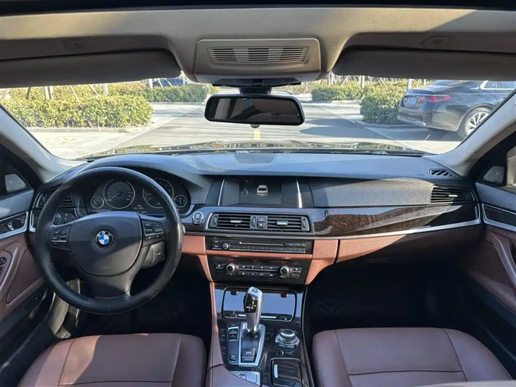 BMW 5 Series 2014 525Li Leading фото 20