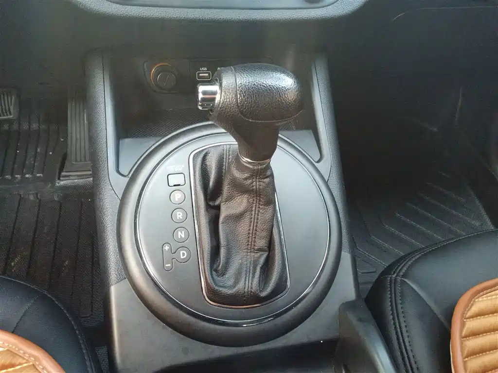Kia Sportage 2015 2.0L Automatic 2WD GL фото 14