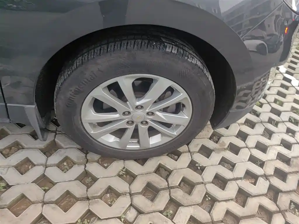 Chevrolet Equinox 2017 550T Automatic 4WD Pioneer Edition фото 14