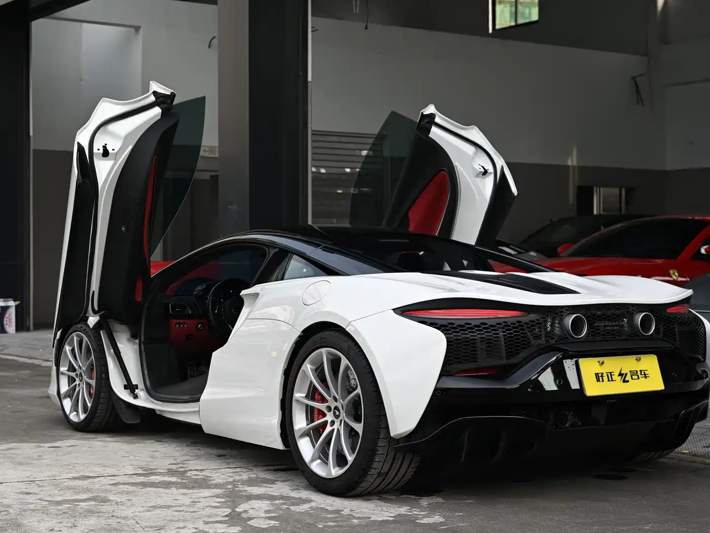 McLaren Artura 2025 2023 3.0T Hybrid Standard