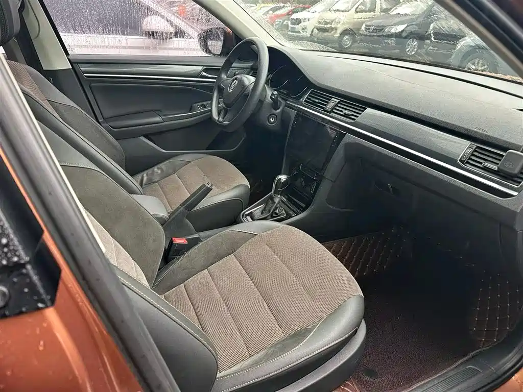 Volkswagen C-TREK 2017 1.6L Automatic Luxury фото 5