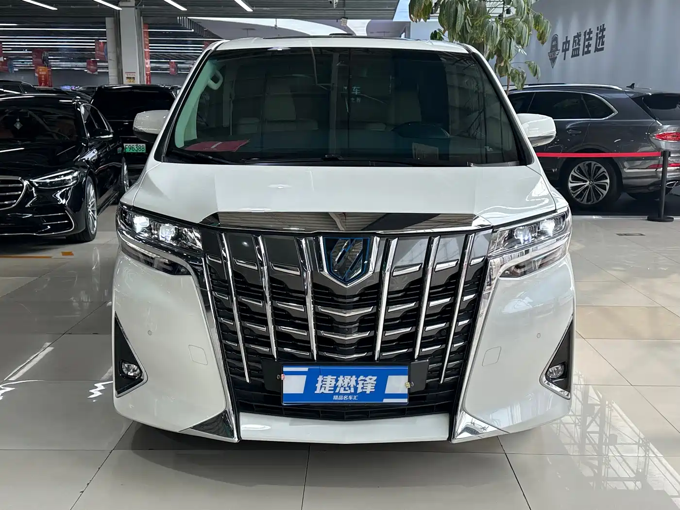 Toyota Alphard 2020 Hybrid 2.5L Premium Edition фото 2