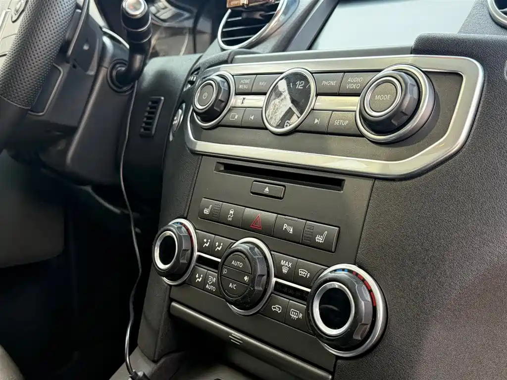 Land Rover Discovery 2015 3.0 SDV6 HSE Diesel фото 24