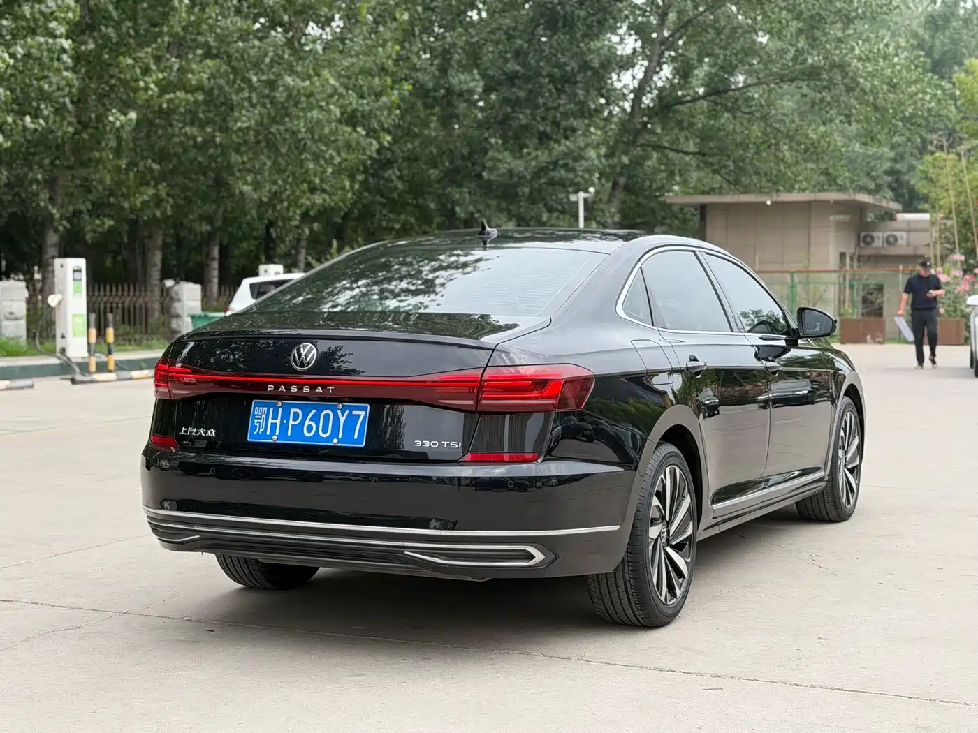 Volkswagen Passat 2022 330TSI Elite Edition фото 17