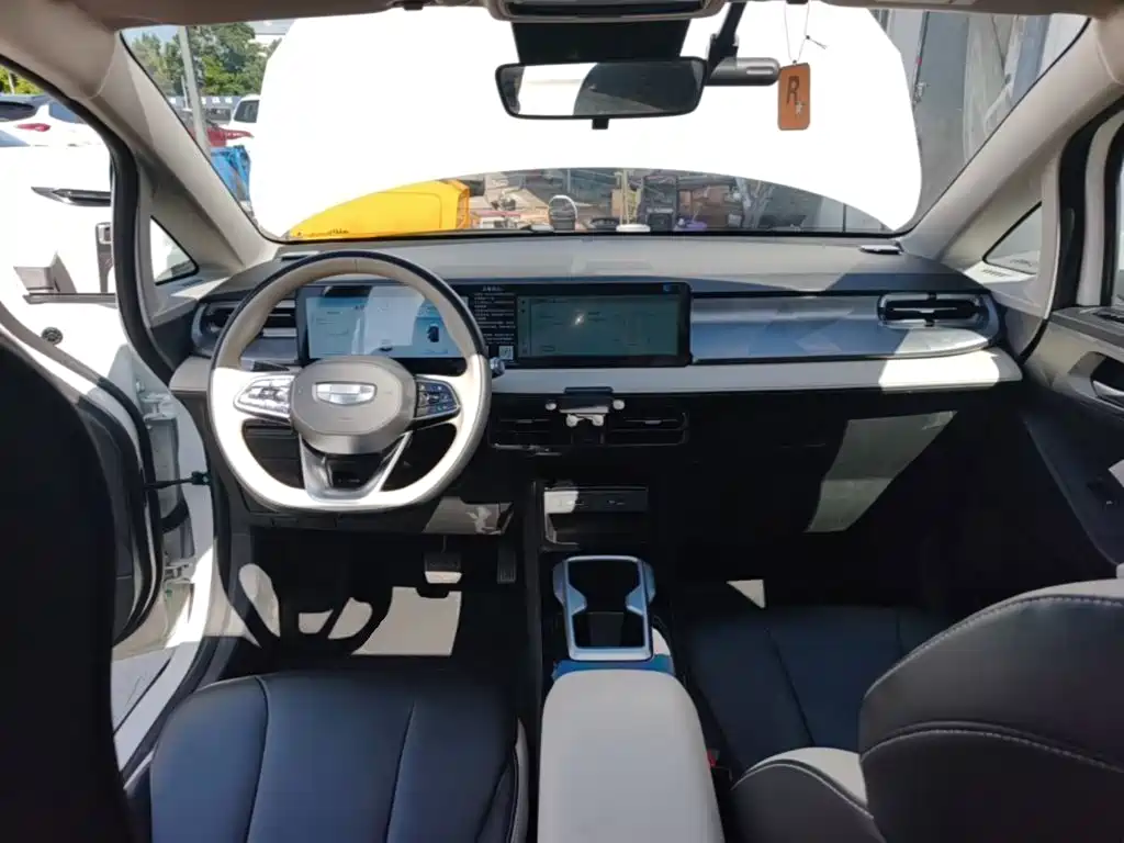 Geely Geometry E Firefly 2025 2024 Model 401km Fluorescent