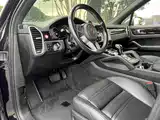 Photo 2 - Porsche Cayenne New Energy