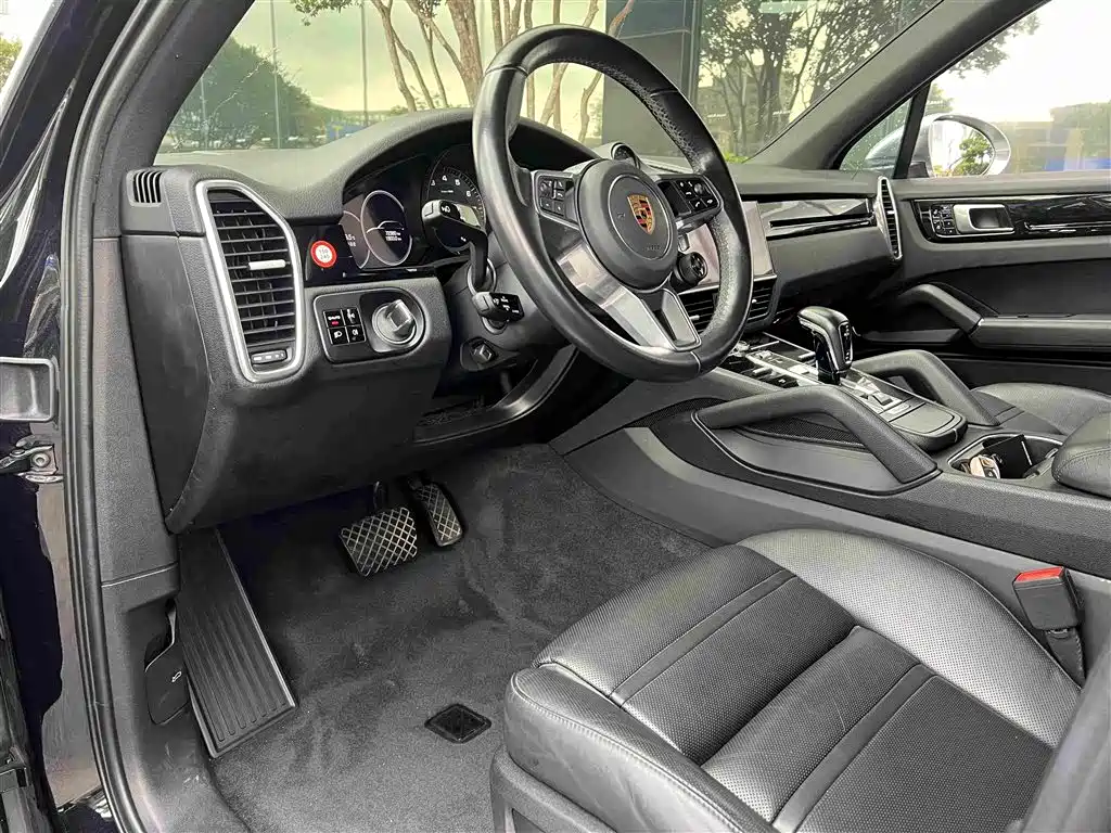 Photo 2 - Porsche Cayenne New Energy