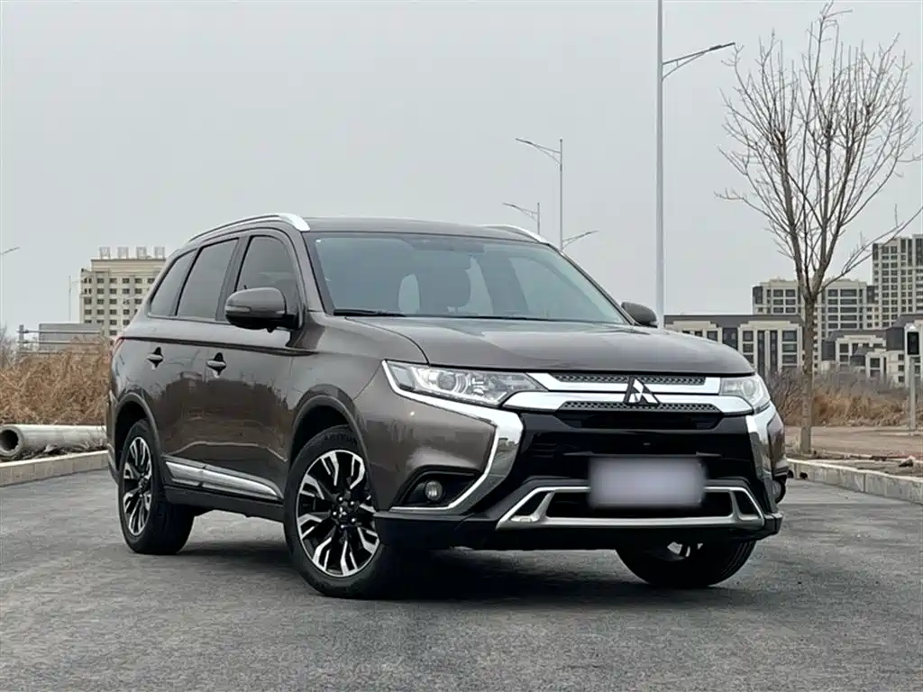 Mitsubishi Outlander 2020 2.0L 2WD Premium 5-seater фото 8