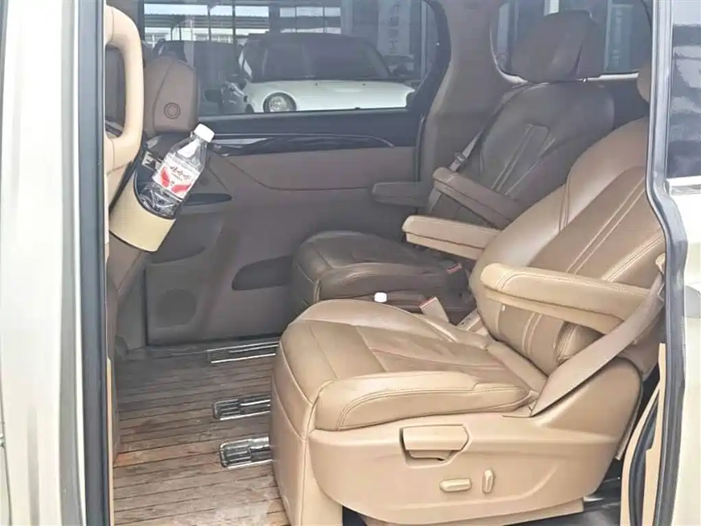 Buick GL8 2018 ES 28T Luxury Type China VI фото 4