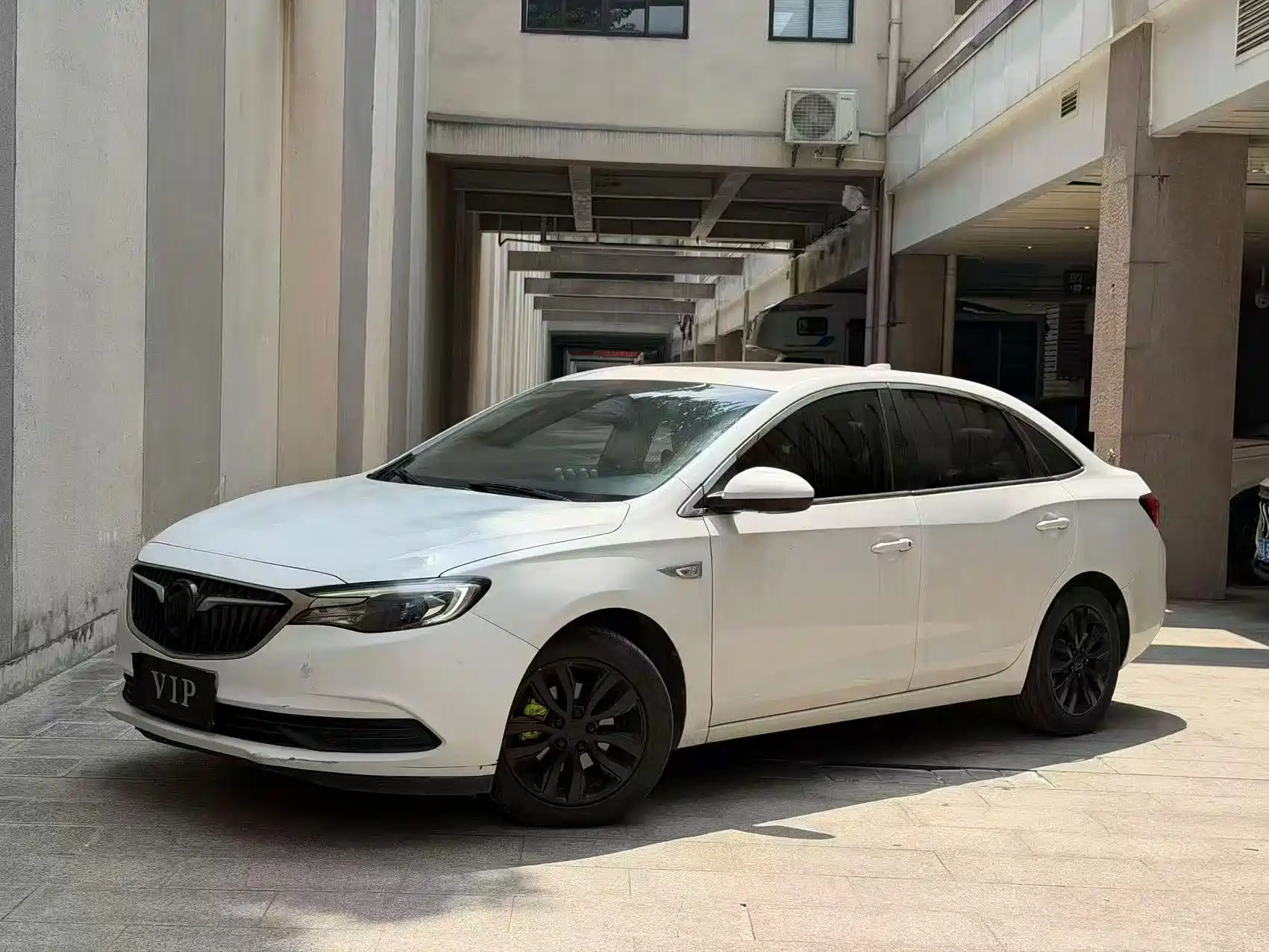 Photo 1 - Buick Excelle