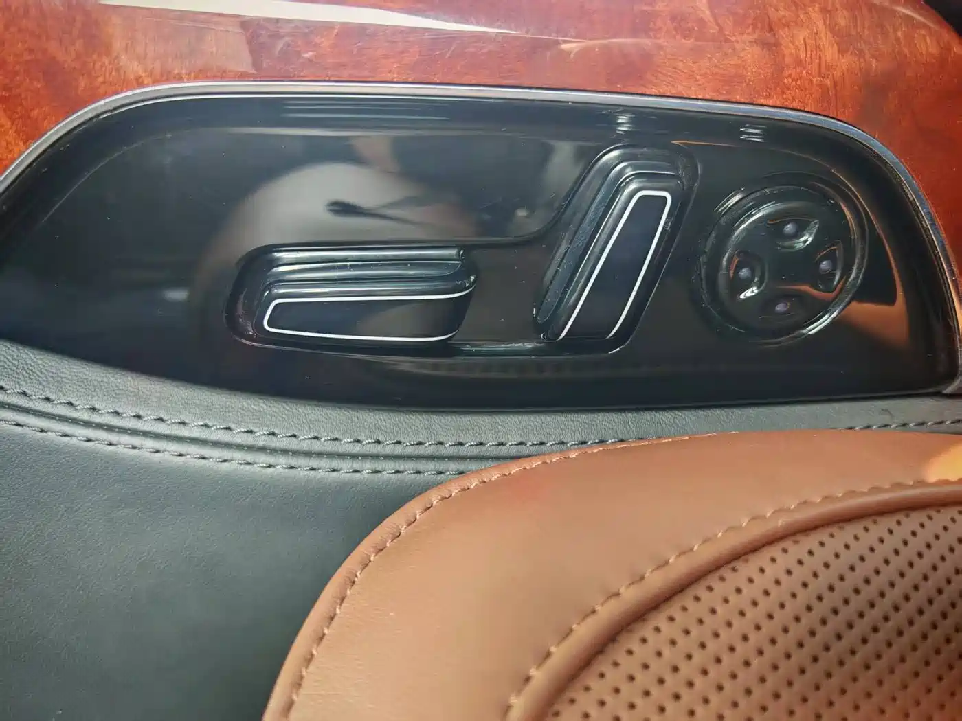 Audi A8 2012 A8L 45 TFSI quattro Comfort фото 11