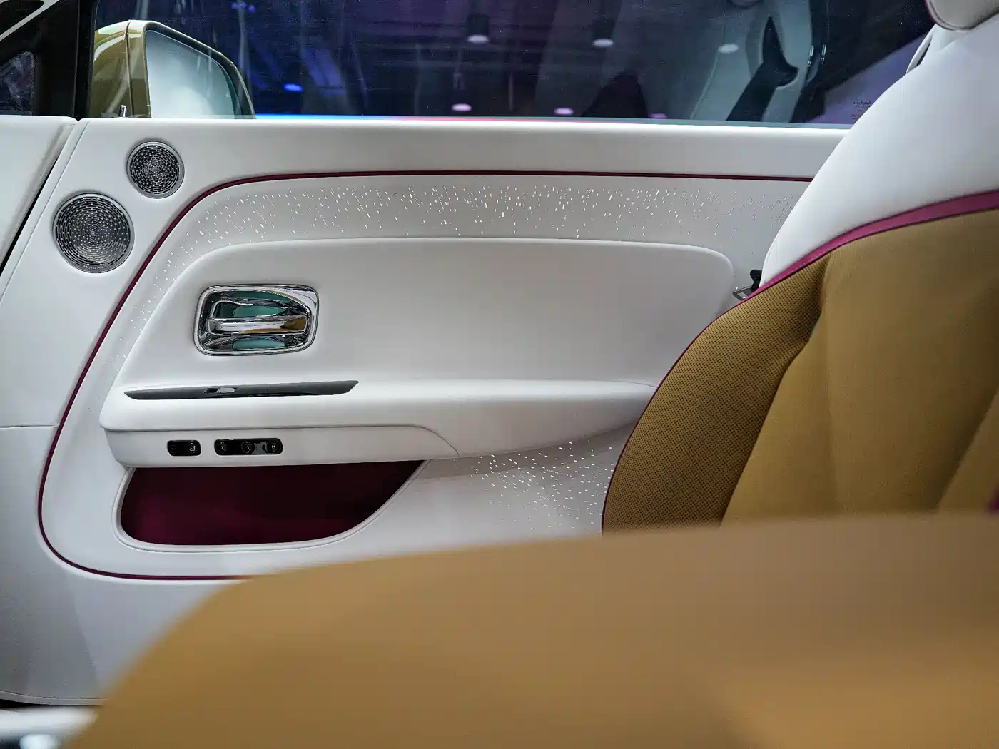 Rolls-Royce Spectre 2024 Standard Model фото 20