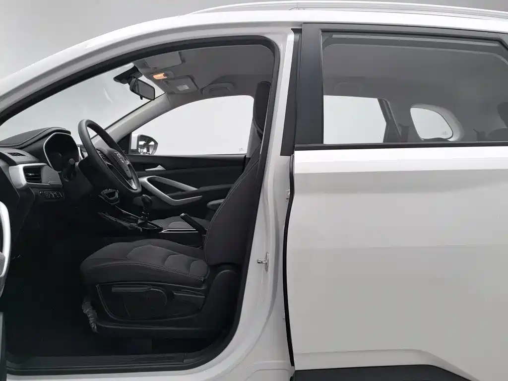 Baojun 530 2020 2020 1.5T Manual Comfort 7-seater