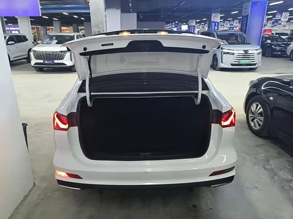 Roewe i5 2025 2023 1.5L CVT Luxury Edition
