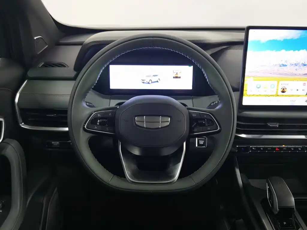 Фото 11 - Geely Haoyue L