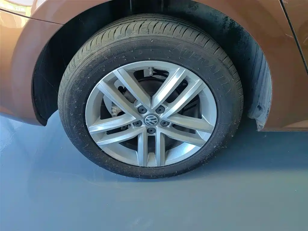Volkswagen Lavida Tour 2017 230TSI DSG Comfort Edition фото 26
