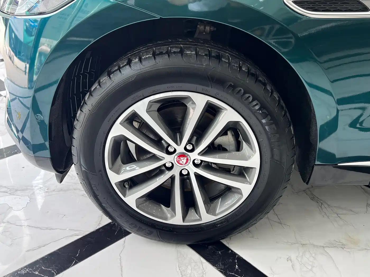 Jaguar F-PACE 2021 250PS фото 16