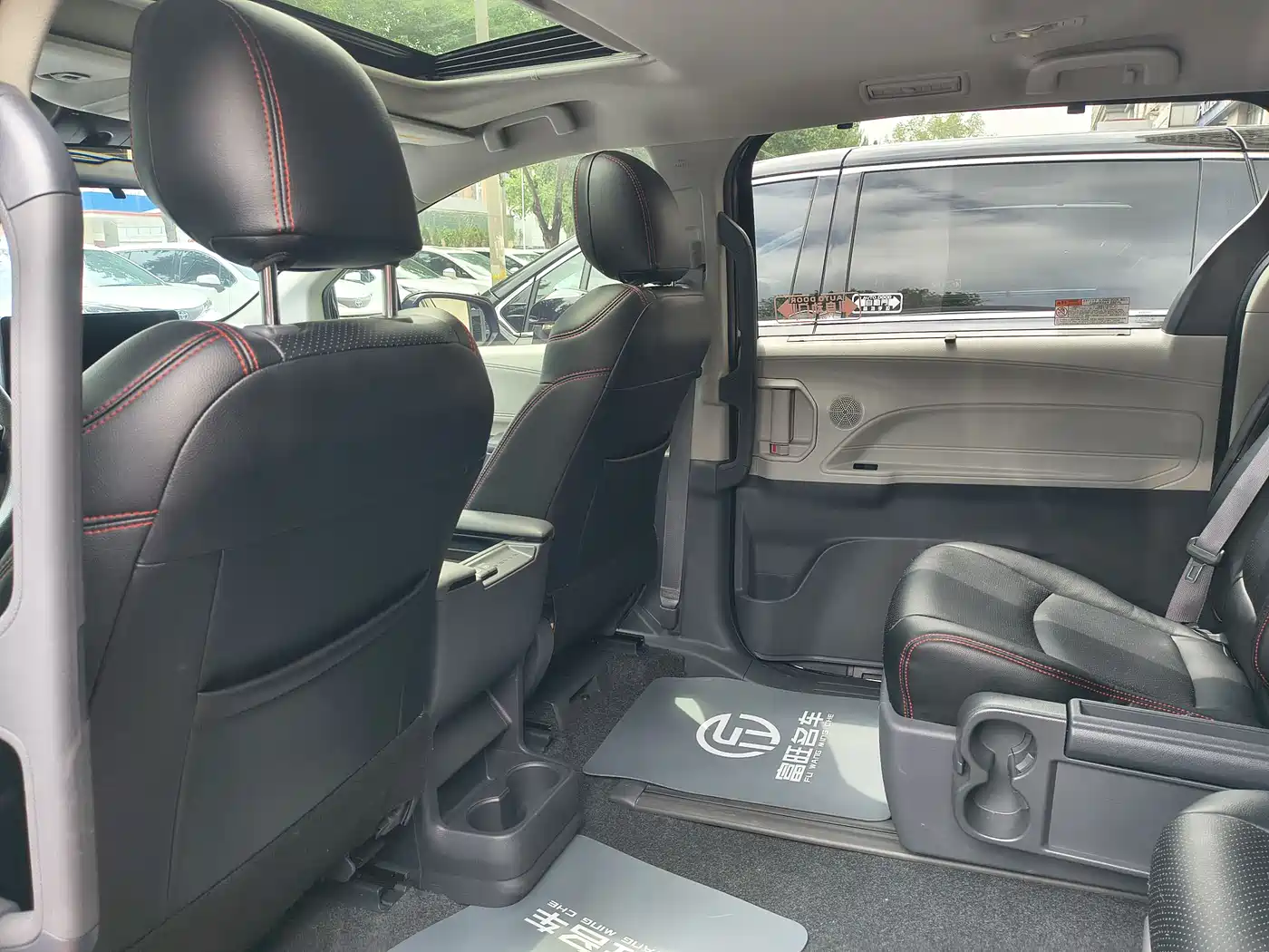 Toyota Sienna 2024 2.5L Hybrid Comfort Edition фото 16