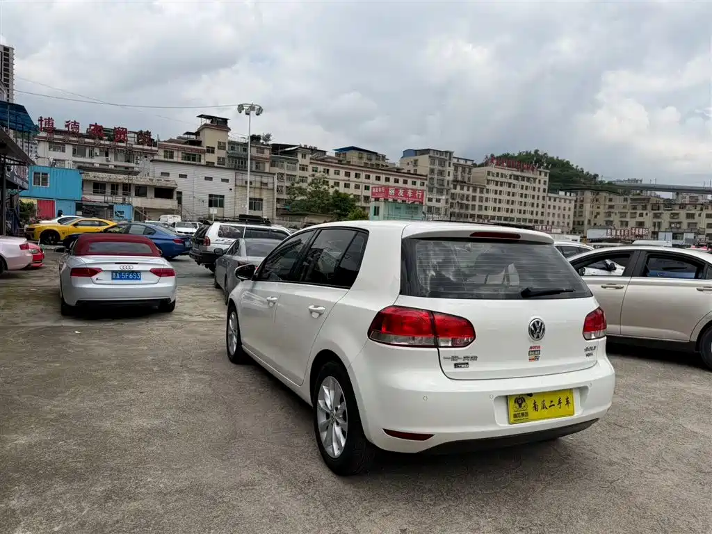 Volkswagen Golf 2012 1.6 Automatic Luxury Edition фото 7