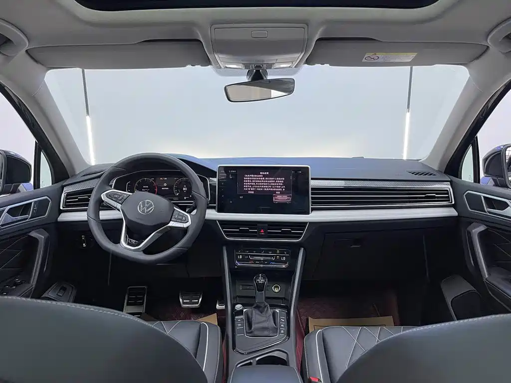 Фото 20 - Volkswagen Tiguan L
