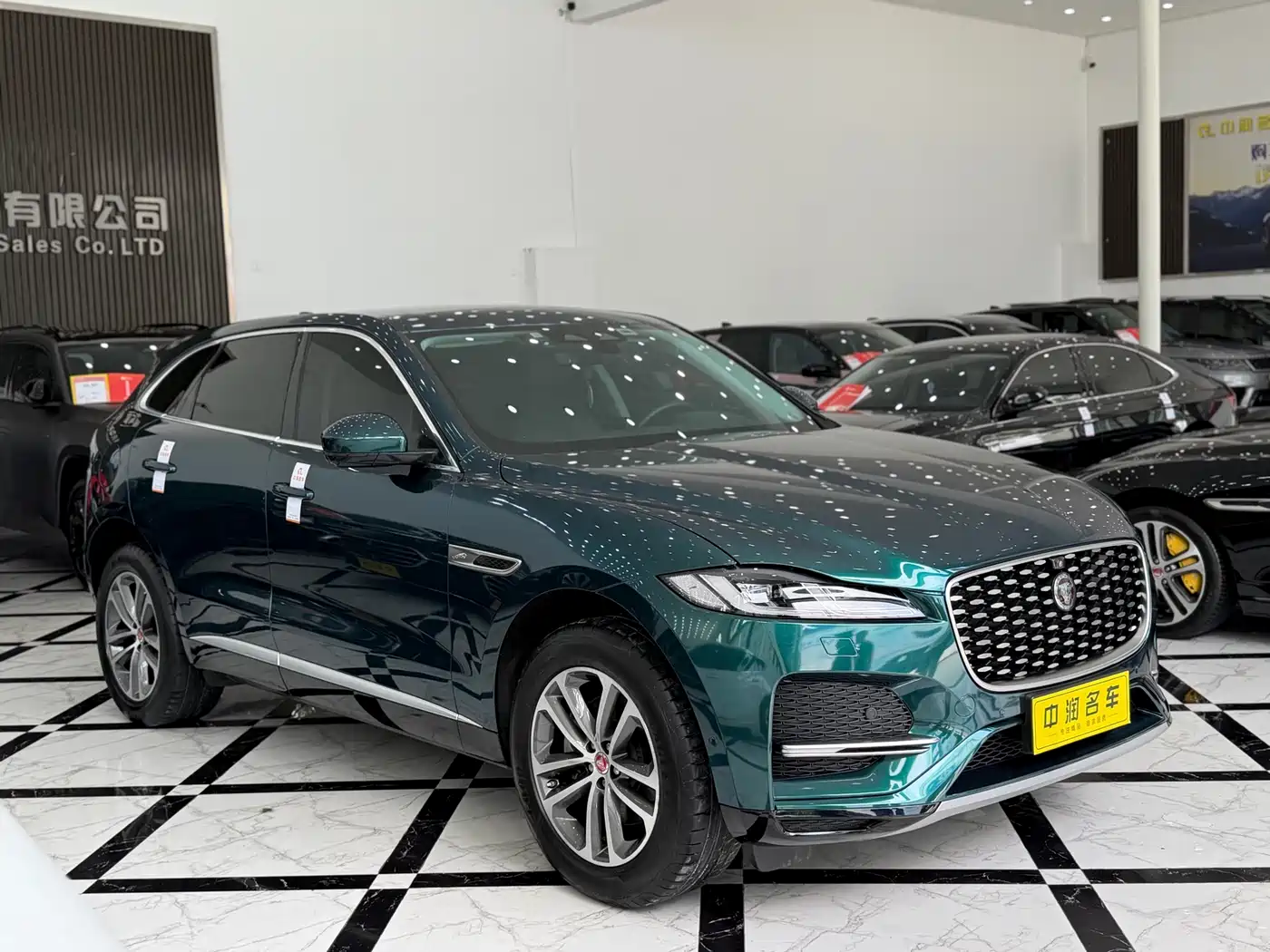 Jaguar F-PACE 2021 250PS фото 2