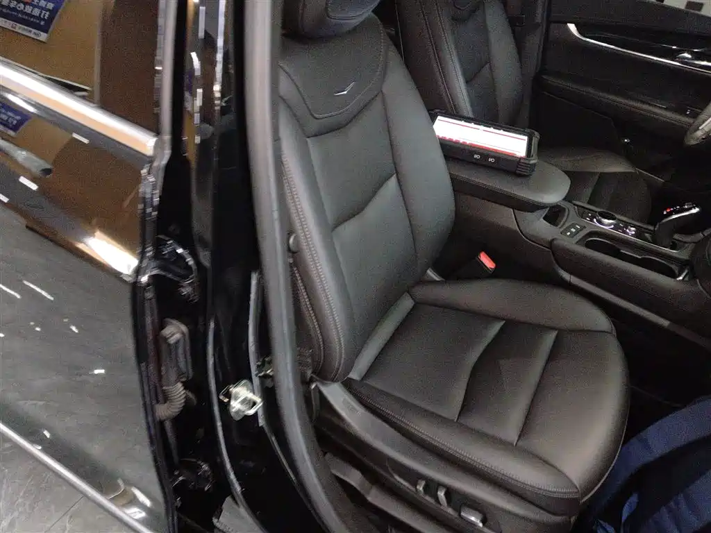 Cadillac XT5 2023 2.0T 2WD Fashion Edition фото 21