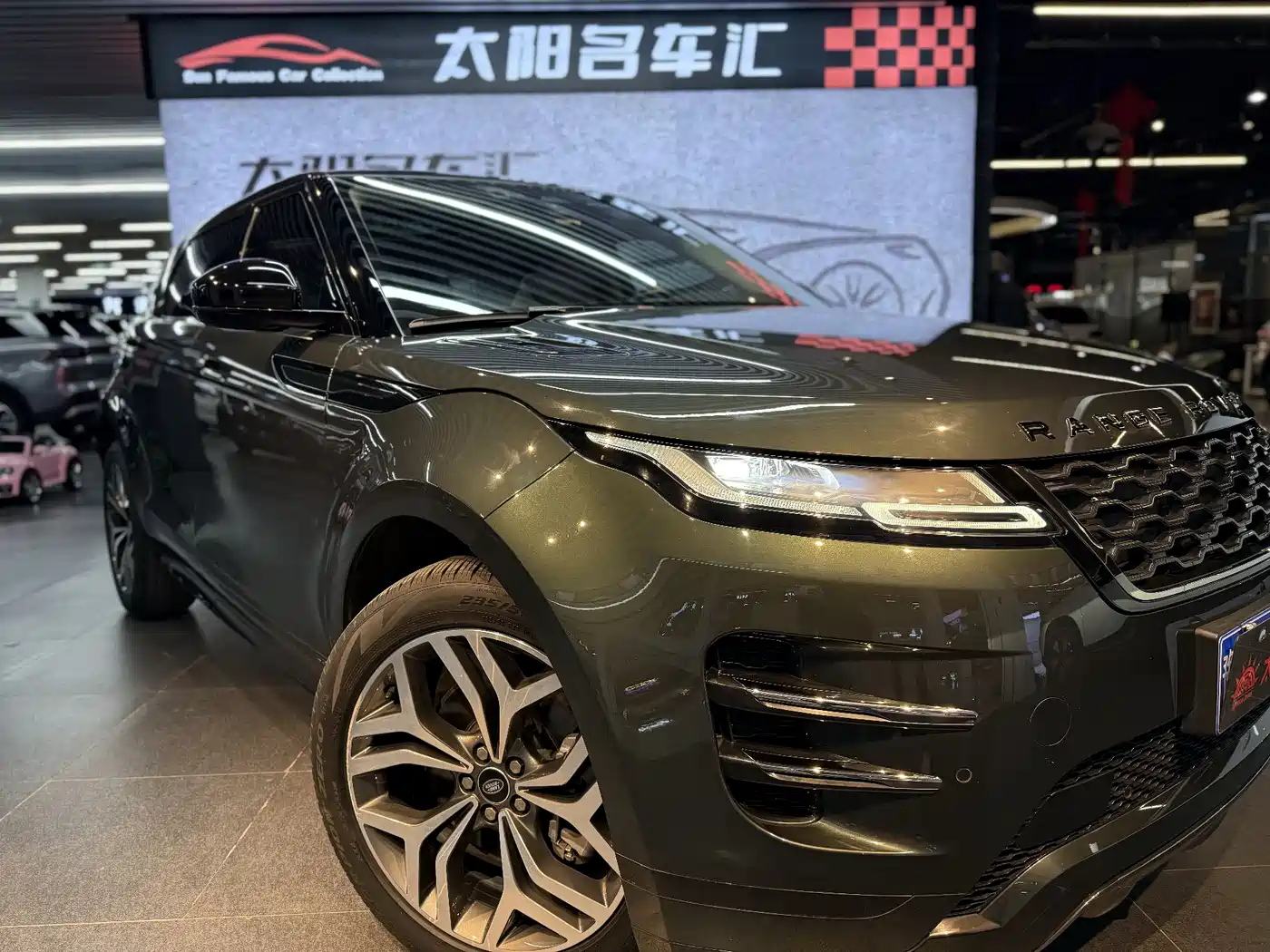 Land Rover Range Rover Evoque 2021 Range Rover Evoque L 249PS R-Dynamic First Edition Launch Edition фото 4