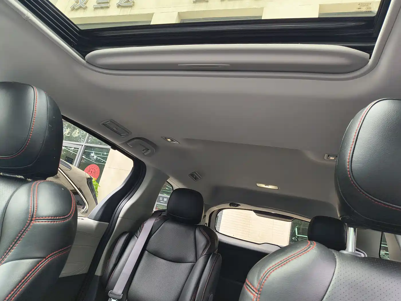 Toyota Sienna 2024 2.5L Hybrid Comfort Edition фото 13