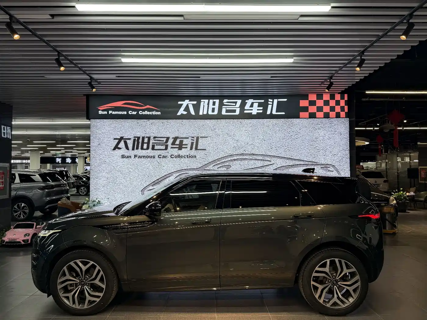 Land Rover Range Rover Evoque 2021 Range Rover Evoque L 249PS R-Dynamic First Edition Launch Edition фото 5