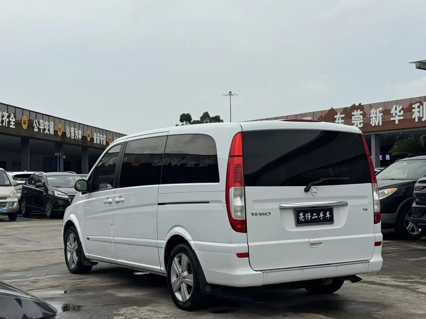 Mercedes-Benz Viano 2011 2.5L Prestige Edition фото 17