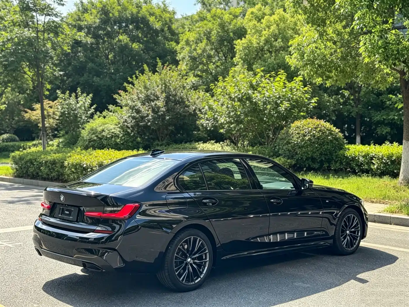 BMW 3 Series 2020 325Li M Sport Black Night Package фото 12