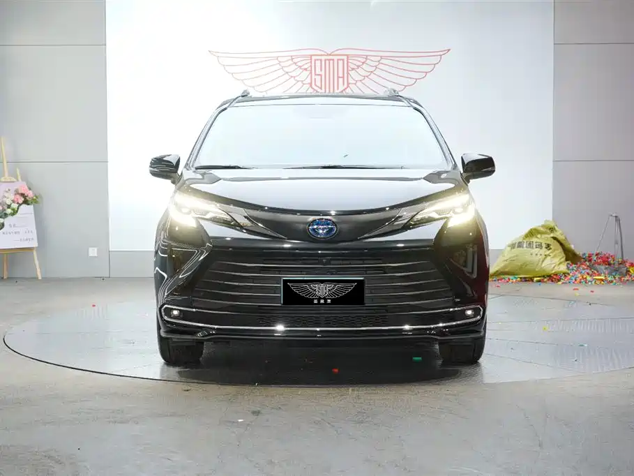 Toyota Sienna 2023 2.5L Hybrid Comfort Edition фото 6