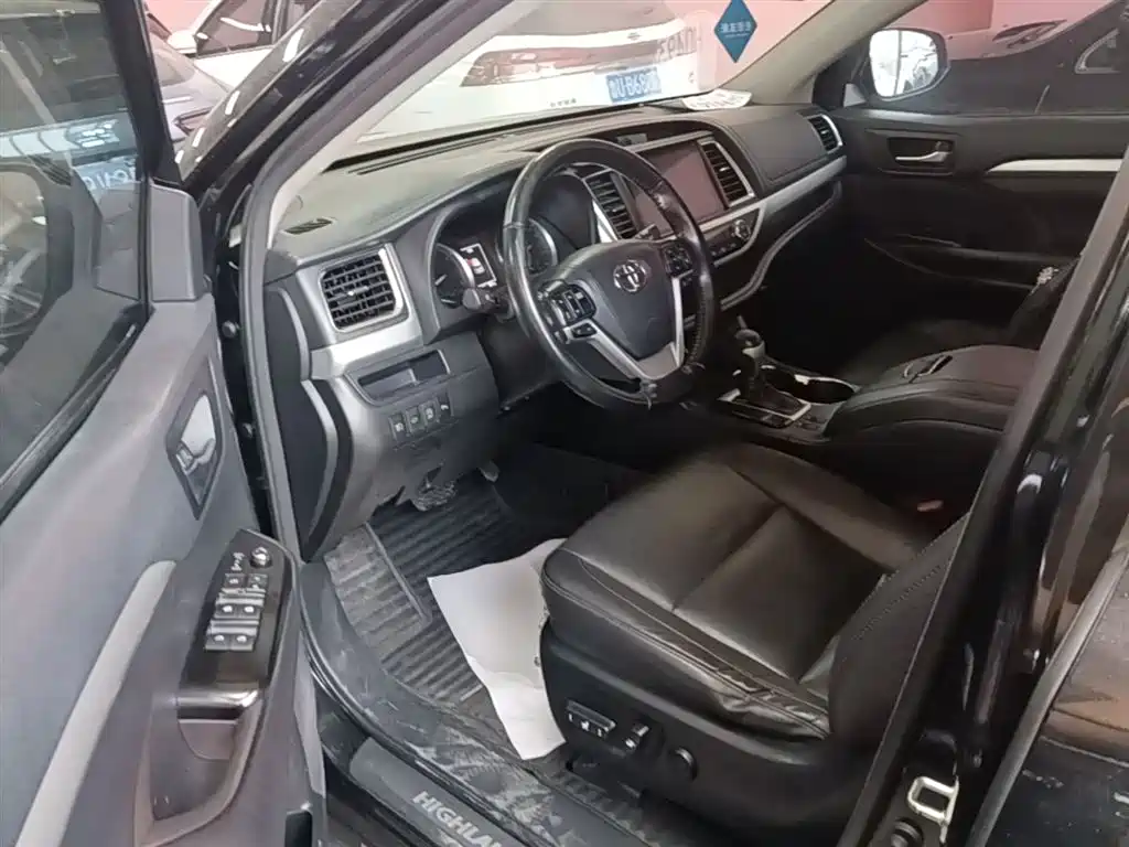 Toyota Highlander 2018 2.0T 4WD Premium 7-seater (China V) фото 16