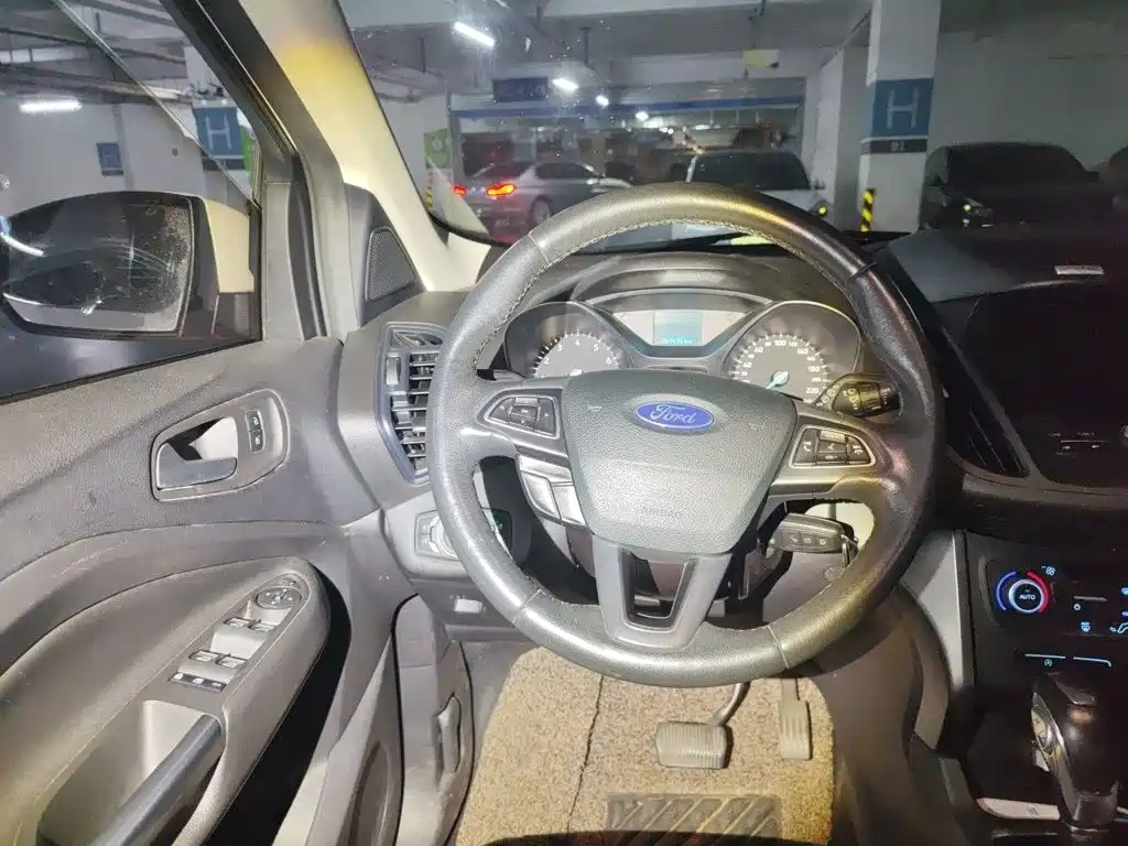 Фото 3 - Ford Kuga