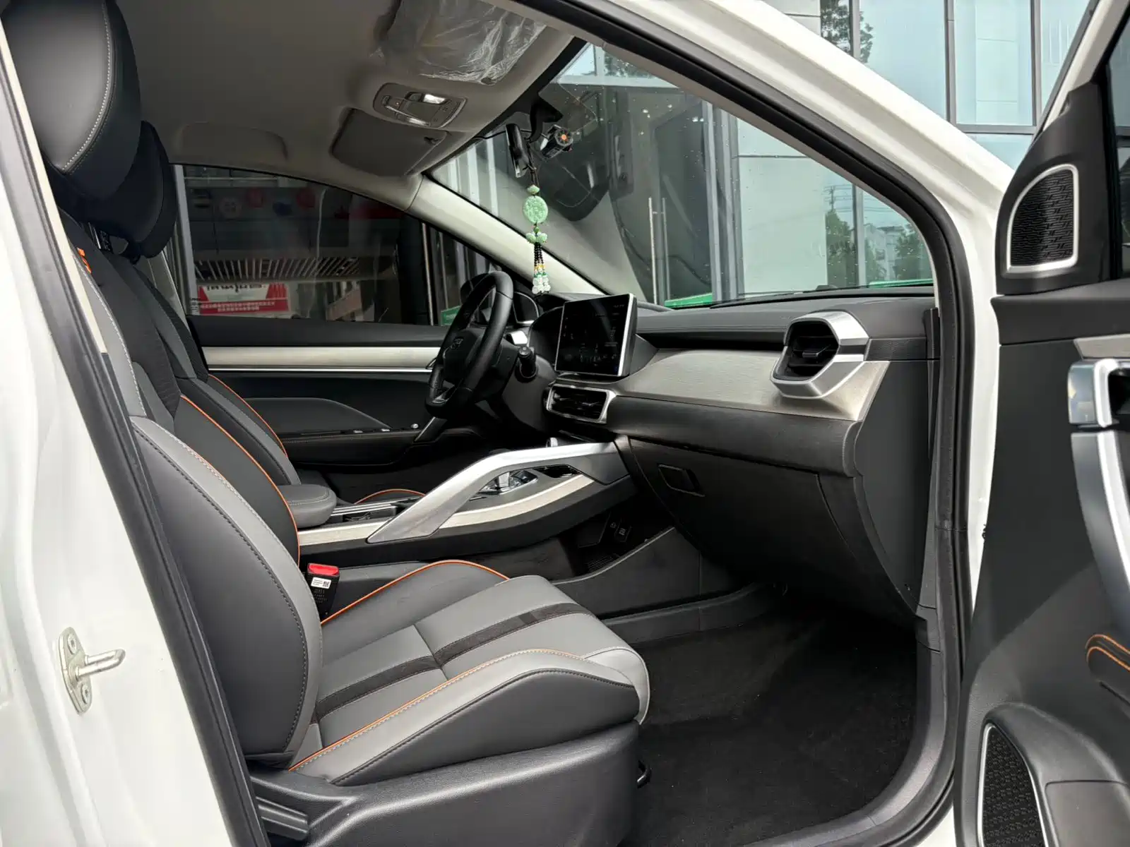 Фото 9 - Geely Coolray