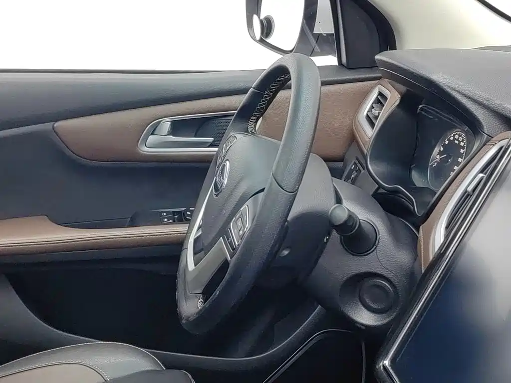 SWM Motor SWM X7 2018 2017 1.5T Automatic Smart Enjoy 7-seater