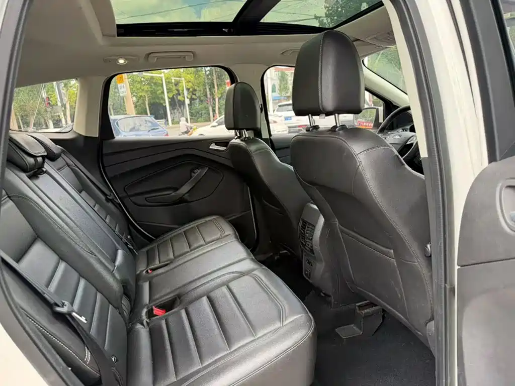 Фото 12 - Ford Kuga