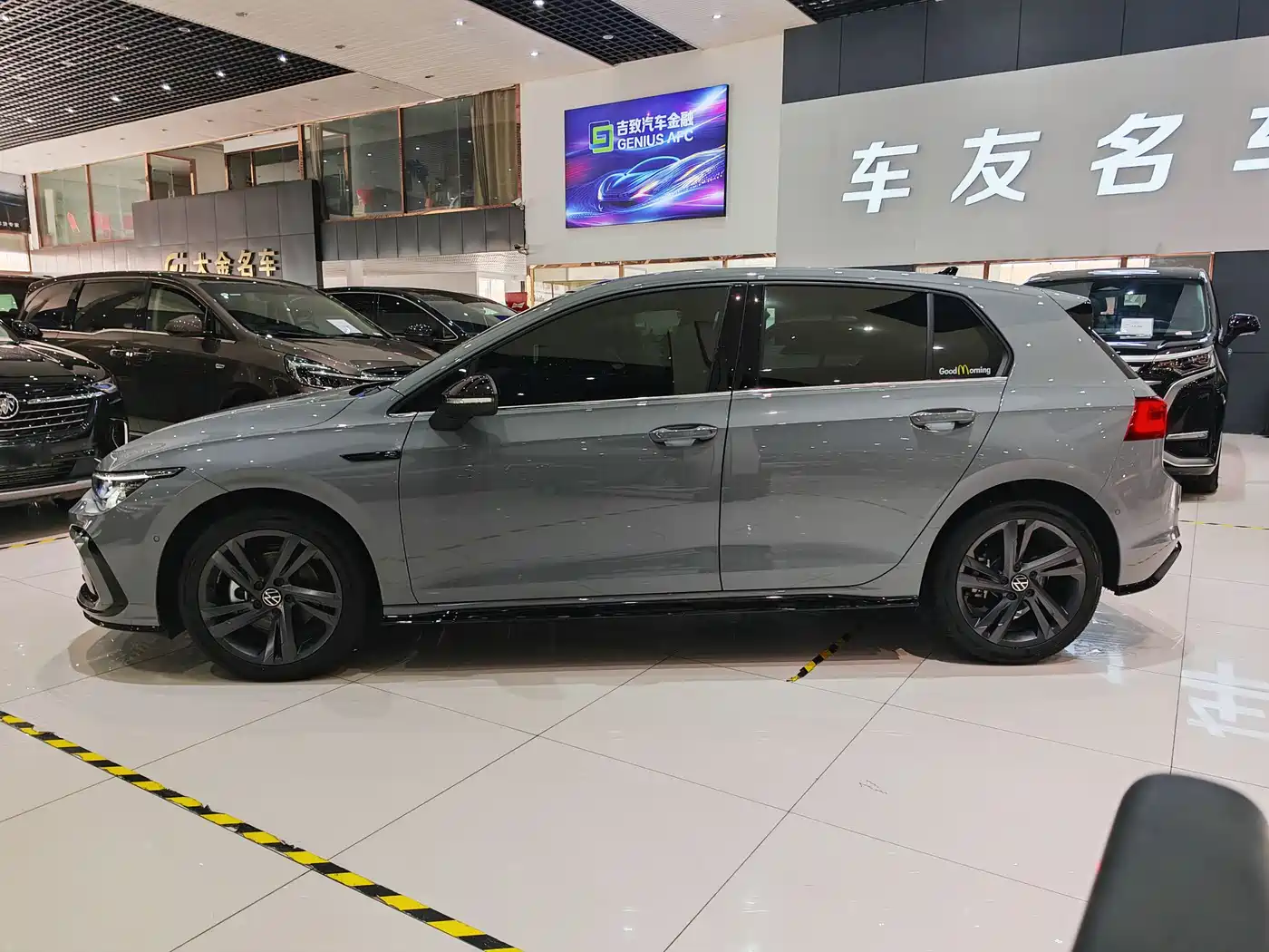 Volkswagen Golf 2023 Model 280TSI DSG R-Line фото 4