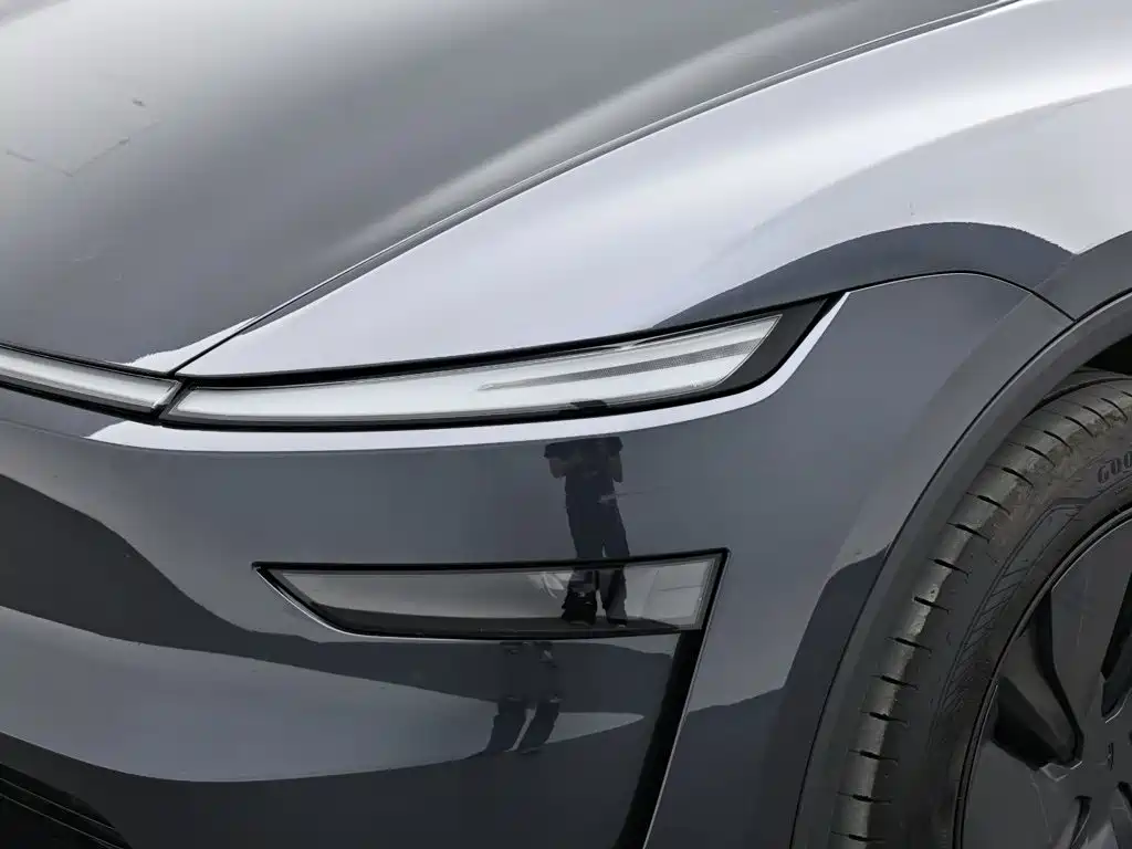 Tesla Model Y 2026 2025 Rear-Wheel Drive
