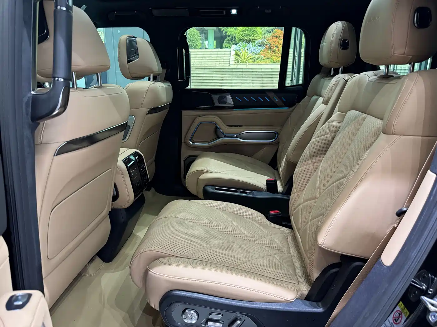 Fang Cheng Bao Leopard 8 2025 2025 Zhiyong Flagship 6-Seater